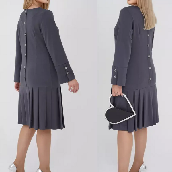 Elegantne nööpidega kaunistatud volditud kleit